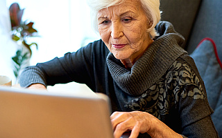 Młodzież ma zachęcić seniorów do korzystania z Internetu. ZUS ogłosił specjalny konkurs